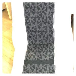 Reversible Michael Kors Infinity Scarf
